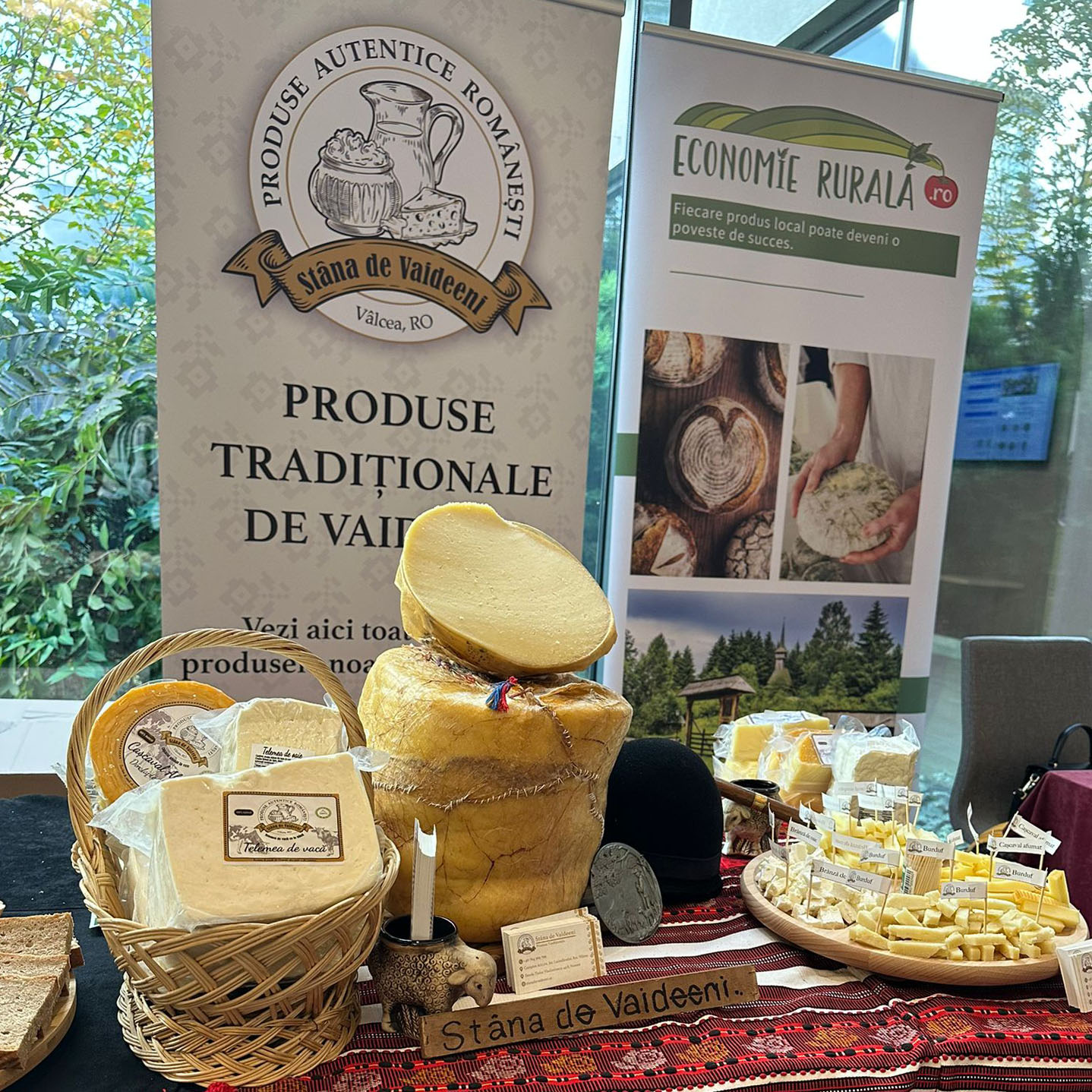 Brânză de Burduf de la Stâna de Vaideeni. Foto credit: Stâna de Vaideeni